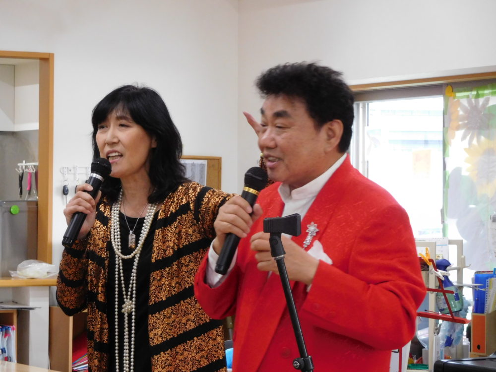 テンポがよくて笑い満載の夫婦漫才♪