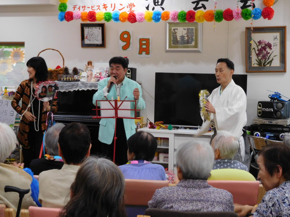 横山ひろしさん、春けいこさん、サムライ朝起太郎さん
